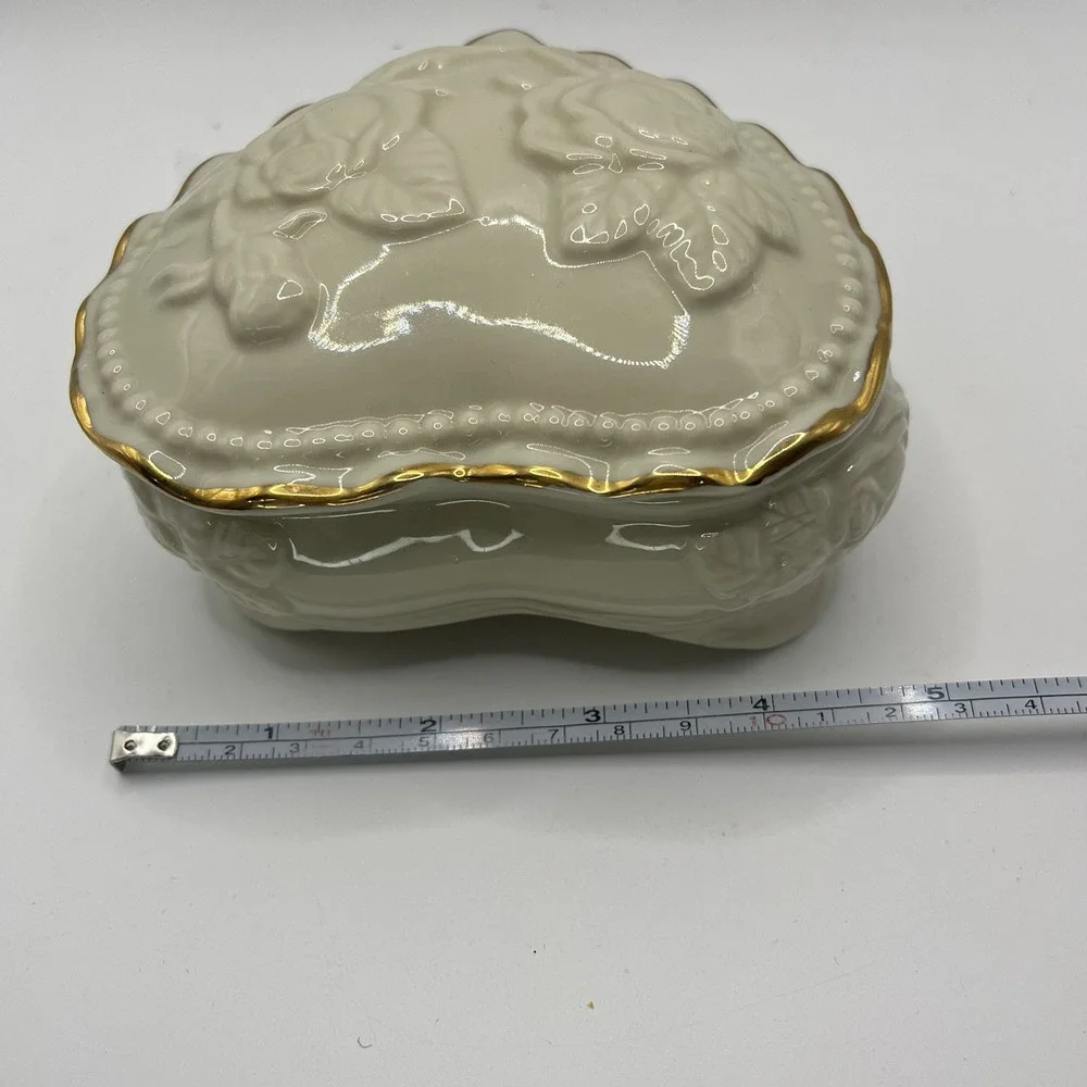 Heart Shaped Small Porcelain Embossed Roses Ivory Trinket Box & Lid w/Gold Trim